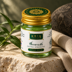 MAHAMU Green Balm Ultra Strength กระปุกบาล์มสีเขียวบนแท่นหิน